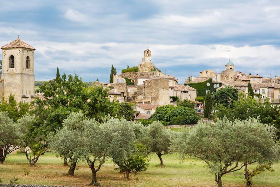 Lourmarin - Provence - France © romrodinka/iStock/Getty Images Plus