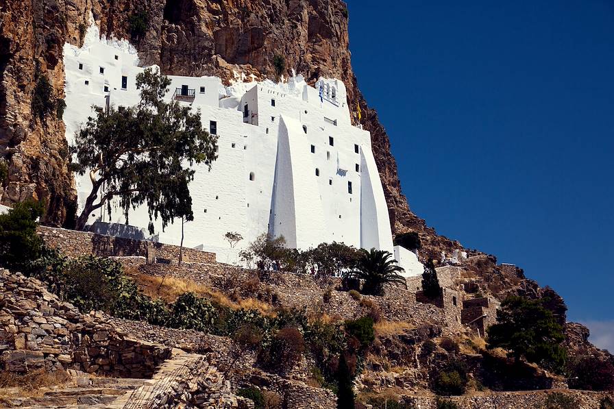 Monastère - Amorgos - Cyclades - Grèce © AdrianaCahova/Getty Images/iStockphoto