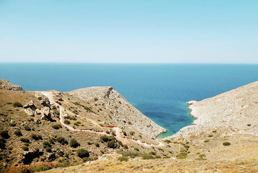 plage syros Cyclades - Grèce © © Maria Kourtesi/Unsplash