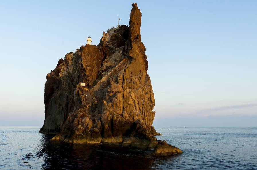 Strombolicchio - Iles Eoliennes - Sicile - Italie © raferto/Getty Images/iStockphoto