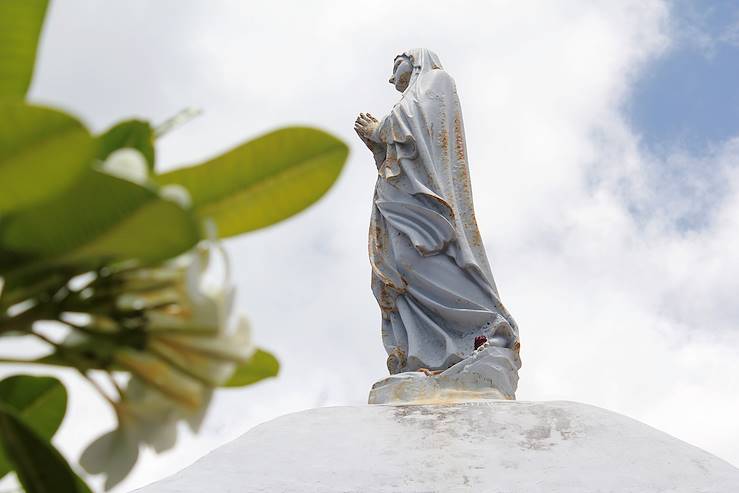 Vierge, détail de l'église de Lifou - Lifou - Îles Loyauté - Nouvelle Calédonie © Julie Saint-Bonnet