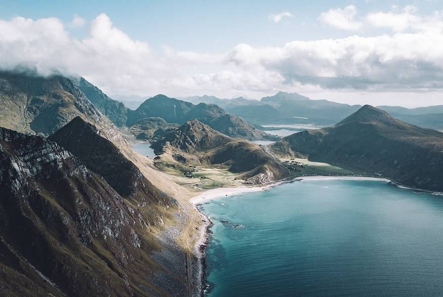 Iles Lofoten - Norvège © SmallWorldProduction/stock.adobe.com