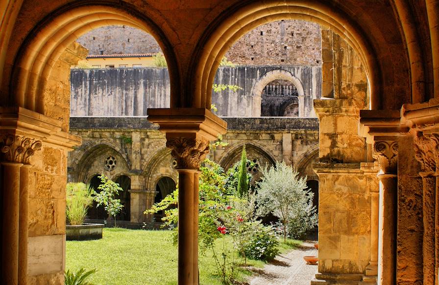 Cathédrale Velha - Coimbra - Portugal © Vector / Fotolia.com