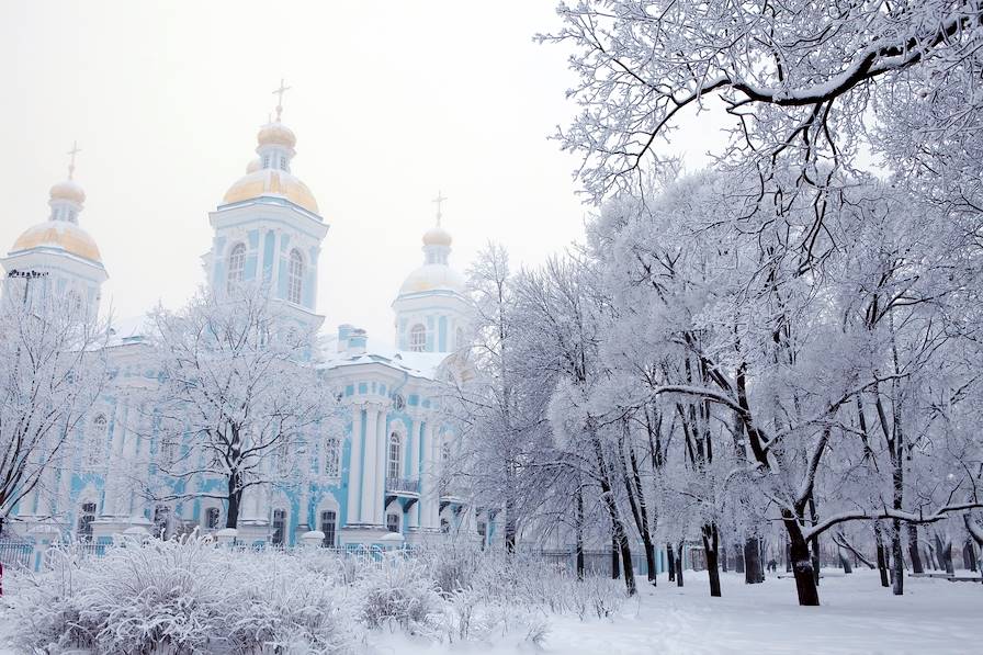 Cathédrale Saint-Nicolas-des-Marins de Saint-Pétersbourg - Russie © sokolovsky/Getty Images/iStockphoto