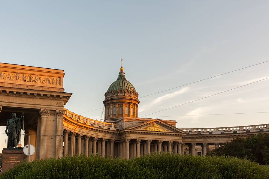 Cathédrale Notre-Dame-de-Kazan - Saint-Pétersbourg - Russie © drbnth/stock.adobe.com