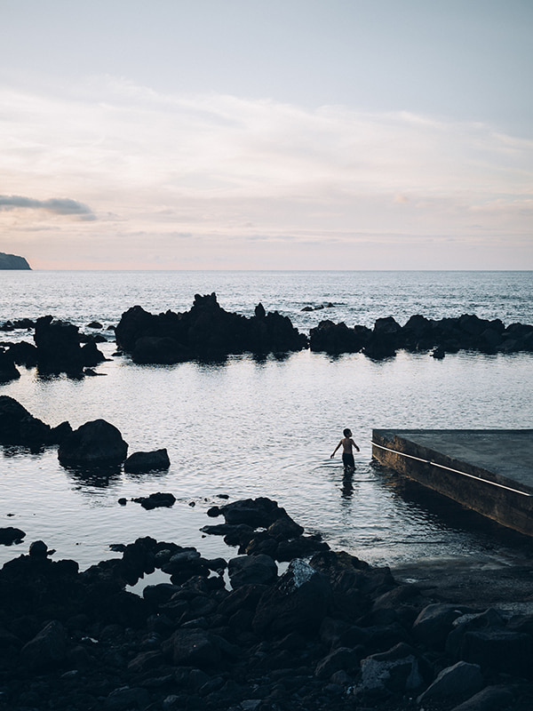 Baignade en bord de mer dans les Açores
