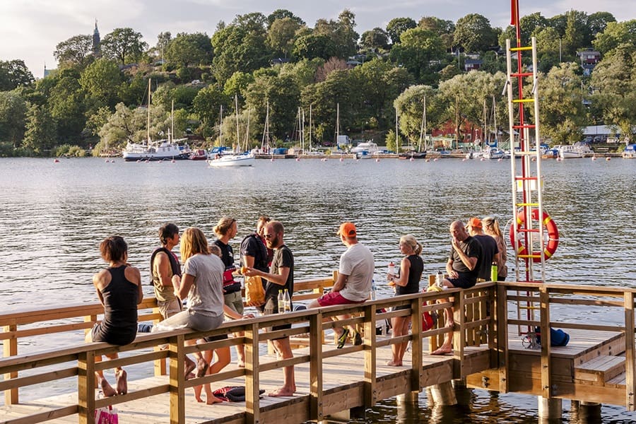 Scène de vie en bord de mer à Stockholm