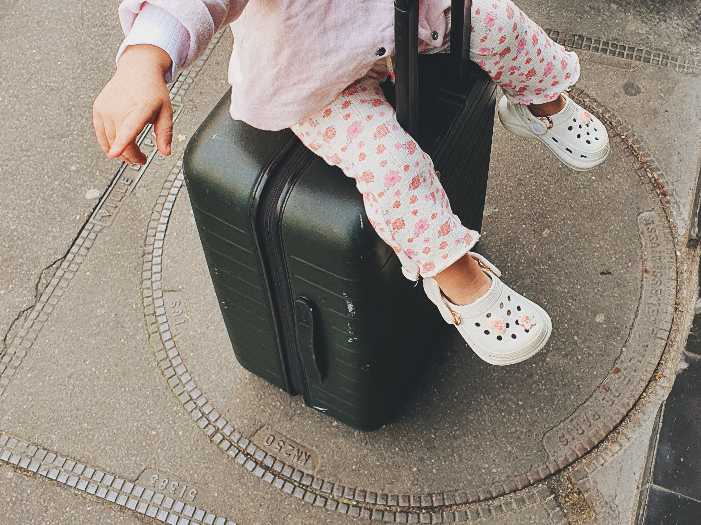 L'avion avec un tout petit